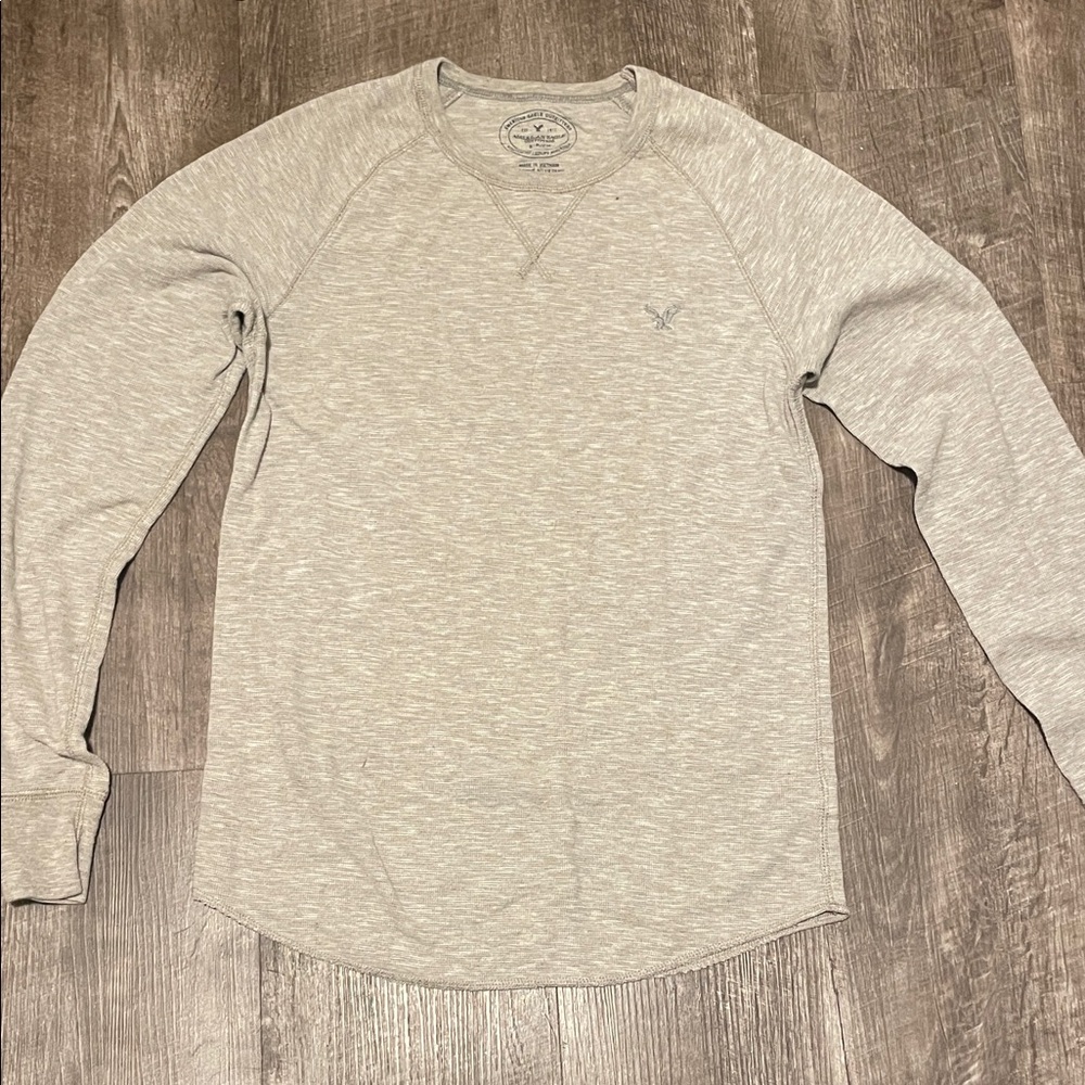 American Eagle Outfitters Light Gray Long Sleeve Tee